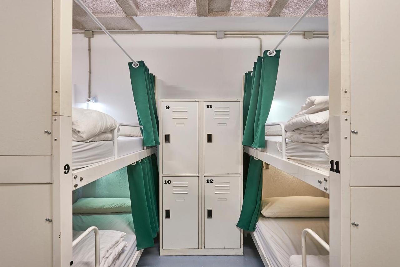 Hola Hostal Collblanc L'Hospitalet de Llobregat Luaran gambar
