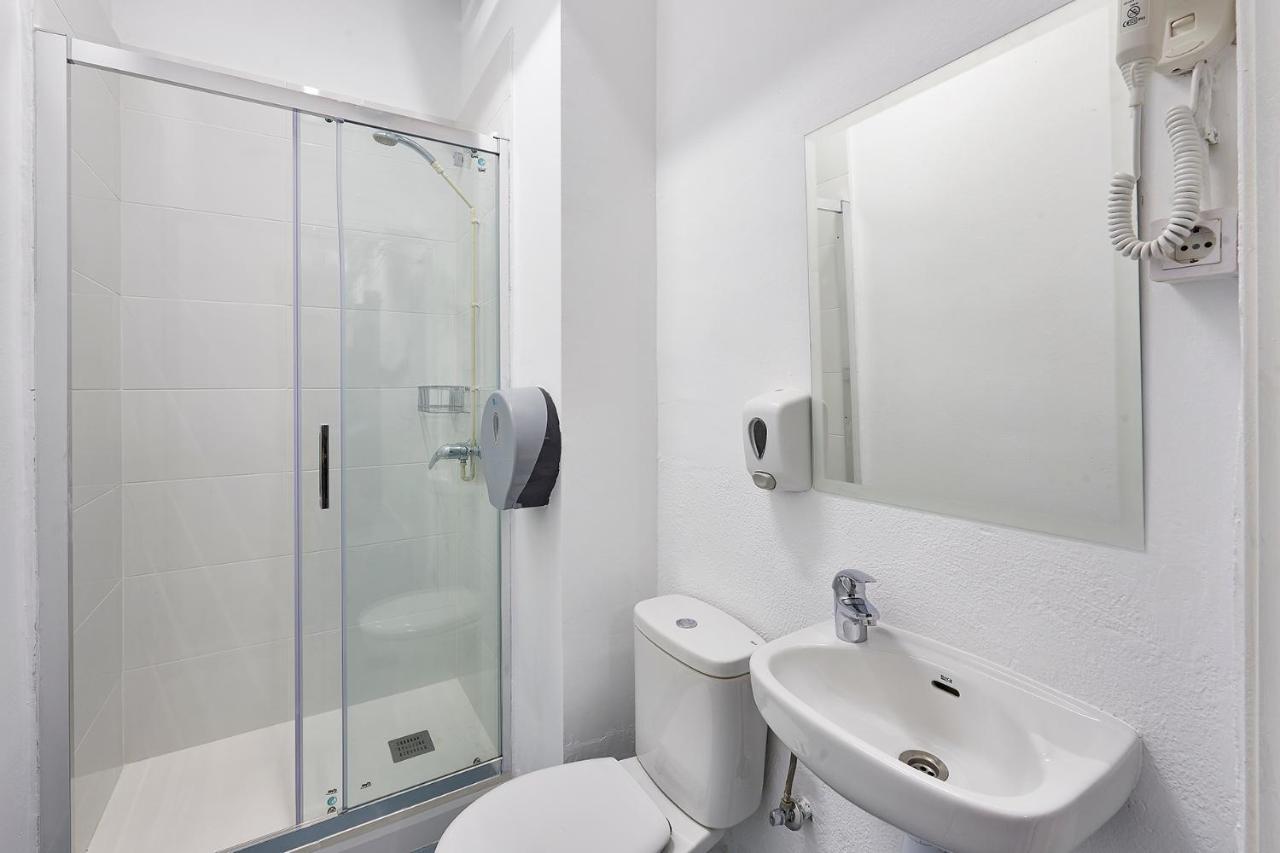 Hola Hostal Collblanc L'Hospitalet de Llobregat Luaran gambar
