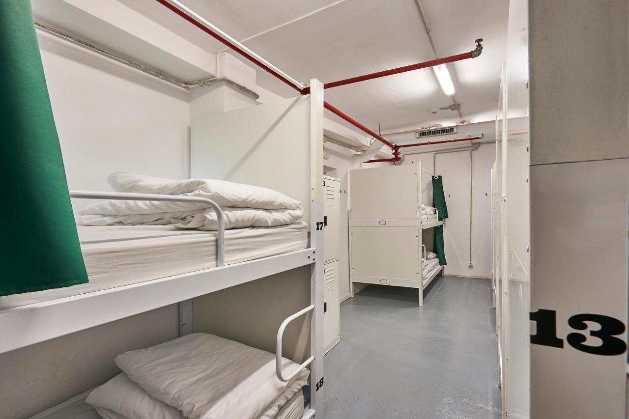 Hola Hostal Collblanc L'Hospitalet de Llobregat Luaran gambar