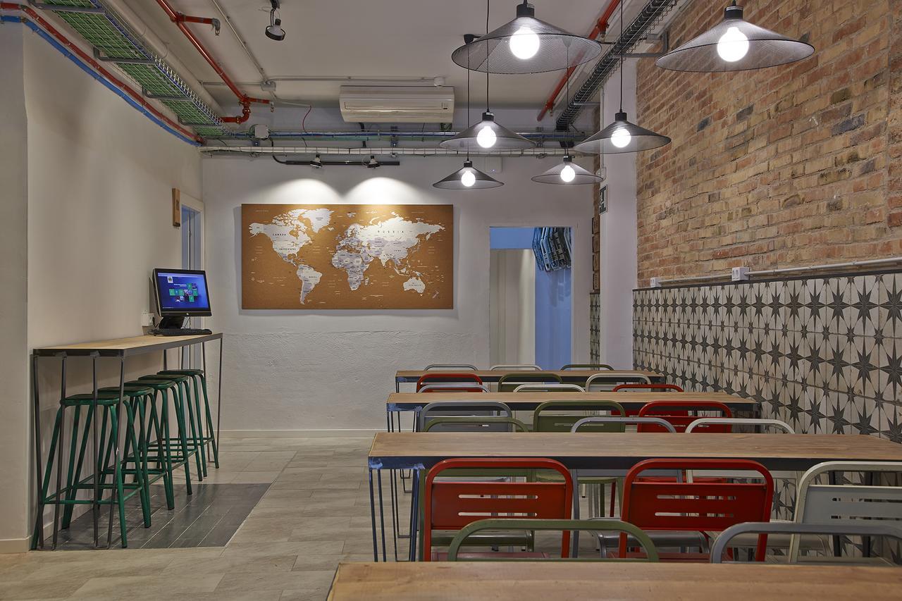Hola Hostal Collblanc L'Hospitalet de Llobregat Luaran gambar